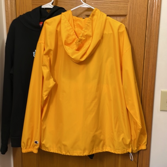 Champion wind breaker - Picture 5 of 5